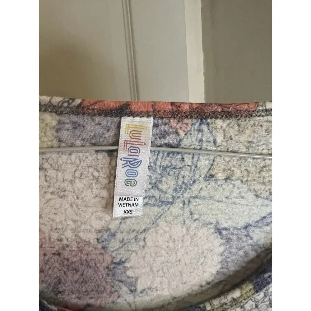 LulaRoe NWT‎ XXS Buttery Soft Lightweight Floral Classic T - Picture 2 of 7